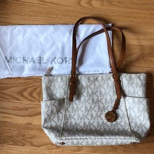 💯 authentic Michael Kors purse